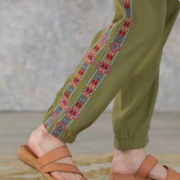 Sundance Women’s Embroidered Aztec Olive Green Drawstring Joggers XS Boho Comfy - Picture 8 of 10